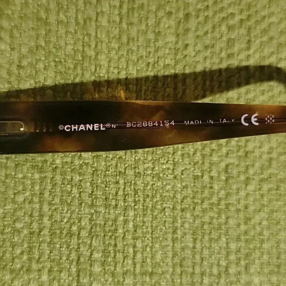 Chanel - Picture 5 of 9